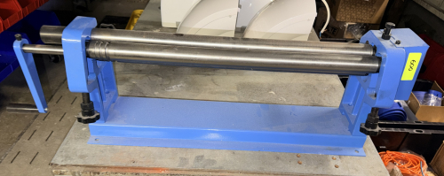 24" MANUAL THREE-ROLL SHEET METAL SLIP ROLL WITH HAND CRANK DRIVE. TOOLS REQUIRED FOR REMOVAL
