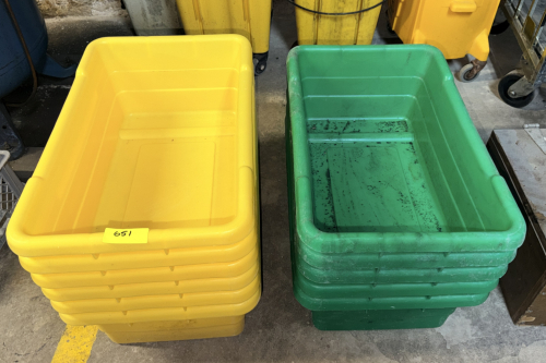 (11) TOTER 2000 PLASTIC LUGS. NO LIDS