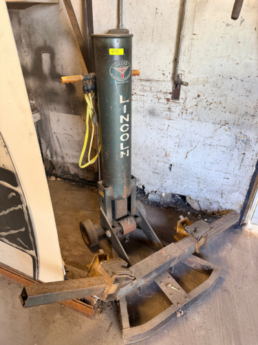 LINCOLN HEAVY DUTY BUMPER JACK.