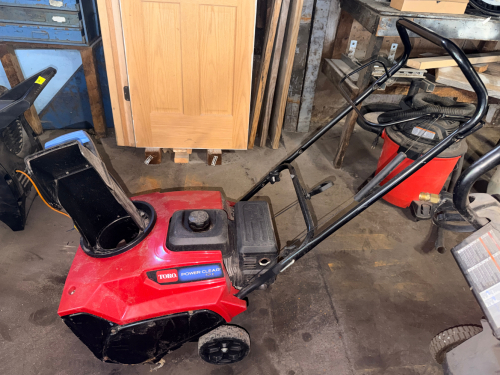 TORO POWER CLEAR 721E GAS POWERED SNOW BLOWER
