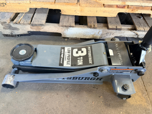 PITTSBURGH 3 TON FLOOR JACK.