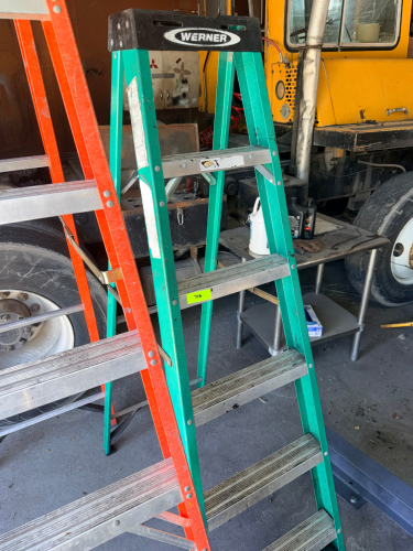WERNER 6' FIBERGLASS LADDER.