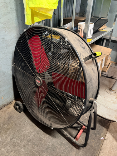 36" AIR MOVER.
