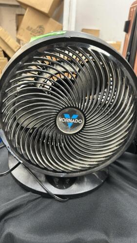 (1) VORNADO BLACK TABLE FAN
