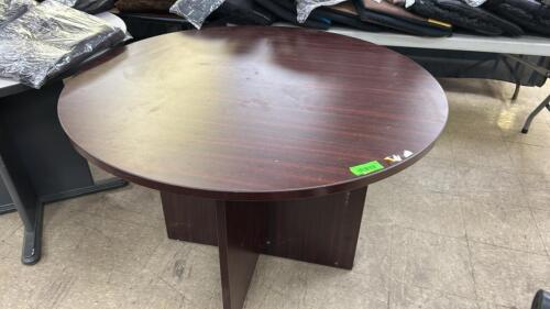 (1) CIRCULAR OFFICE DESK
