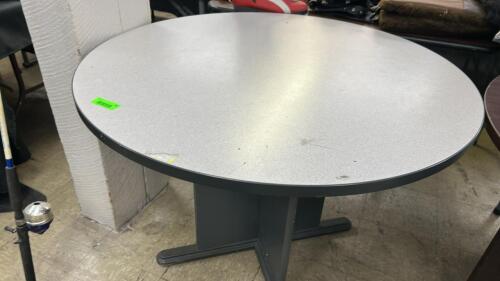 (1) CIRCULAR DESK