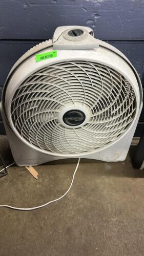 (1) FLOOR FAN