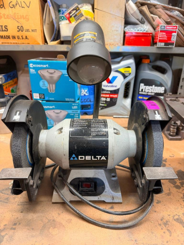 DELTA 8" DOUBLE END BENCH GRINDER