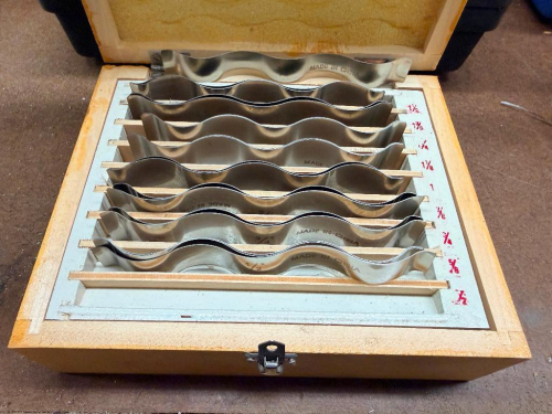 WAVY PARALLEL SET W/ CASE.