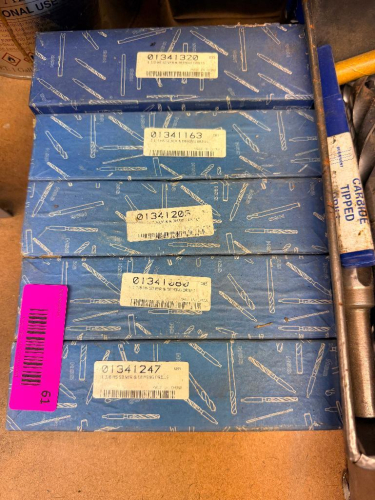 (5) LARGE SILVER & DEMING HIGH-SPEED STEEL DRILL BITS IN ORIGINAL BOXES. ASSORTED OVERSIZE SHANK DRILLS