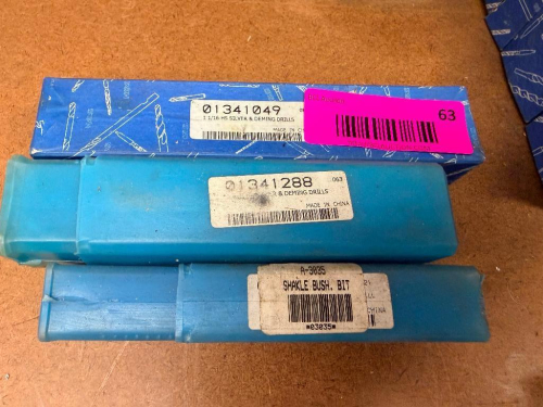 3 LARGE INDUSTRIAL DRILL BITS IN CASES. INCLUDES TWO SILVER & DEMING HIGH-SPEED STEEL DRILL BITS AND ONE SHACKLE BUSHING BIT.