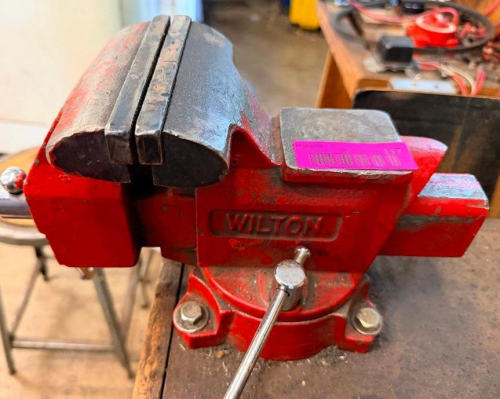 WILTON 5" MOUNTED TABLE VICE.
