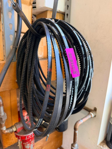 (1) LOT OF ASSORTED DRIVE BELTS