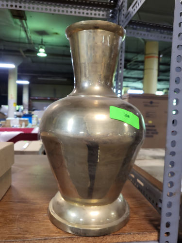 (1) HEAVY DUTY DECORATIVE VASE