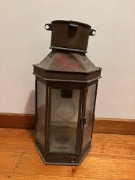 (1) LIGHT FIXTURE