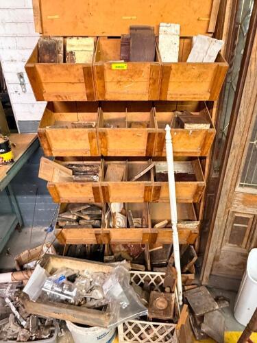 SHELF AND CONTENTS - ASSORTED ARCHITECTURAL SALVAGE DOOR HARDWARE, LOCKSETS, HINGES, KNOBS, LATCHES, AND MISCELLANEOUS PARTS. MIXED LOT.