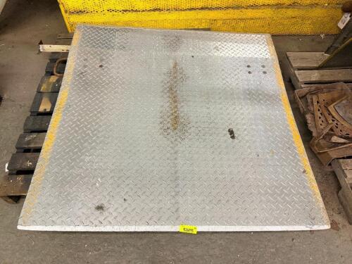 HEAVY DUTY DIAMOND STEEL DOCK PLATE.