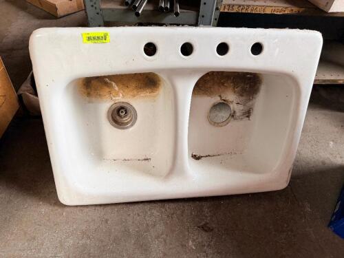 VINTAGE CAST IRON PORCELAIN DOUBLE-BOWL FARMHOUSE KITCHEN SINK.