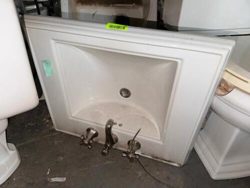 PORCELAIN PEDESTAL SINK