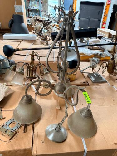 CHANDELIER LIGHT FIXTURE