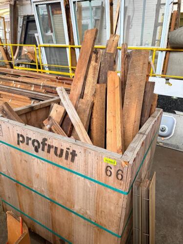 LOT OF RECLAIMED HEAVY TIMBERS AND STRUCTURAL LUMBER. LOT INCLUDES ASSORTED SOLID WOOD BEAMS, POSTS, AND DIMENSIONAL LUMBER IN VARIOUS LENGTHS AND CROSS SECTIONS SUITABLE FOR REUSE, TIMBER FRAMING, OR DECORATIVE PROJECTS.