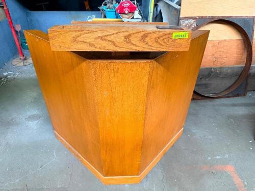 OAK WOOD PODIUM OR LECTERN WITH ANGLED READING SURFACE. FEATURES OPEN STORAGE SHELF AND STURDY PANEL CONSTRUCTION