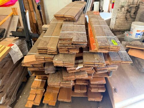 LOT OF RECLAIMED HARDWOOD FLOORING AND MILLWORK PIECES. LOT INCLUDES ASSORTED LENGTHS OF DECORATIVE TRIM, BASEBOARD, CASING, AND OTHER FINISHED WOOD MOLDING WITH VARIOUS PROFILES AND FINISHES.