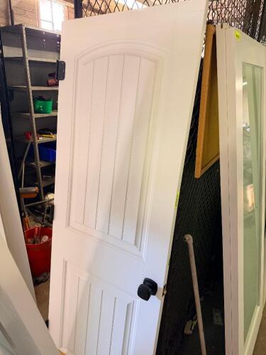 NEW WHITE INTERIOR DOOR W/ HARDWARE.