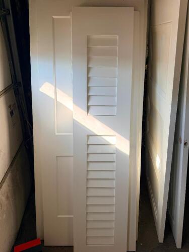 (1) NEW WHITE INTERIOR FOLDING PANEL DOORS.
