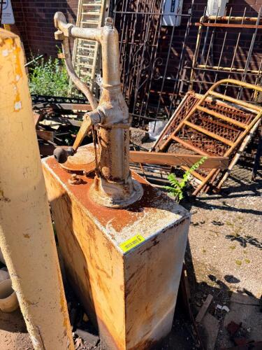 (1) LARGE LOT OF ASSORTED METAL FENCING SECTION AND SCRAP METAL.