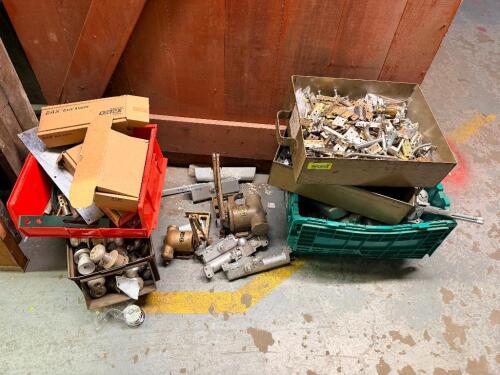 (1) LOT OF ASSORTED VINTAGE DOOR HARDWARE