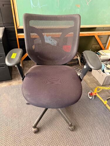 OFFICE CHAIR