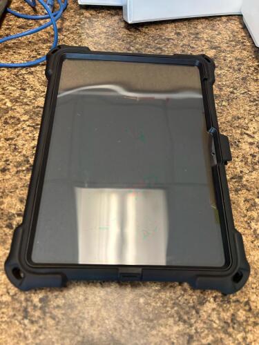 (1) IPAD 10.9 INCH 10TH GENERATION WITH CASE