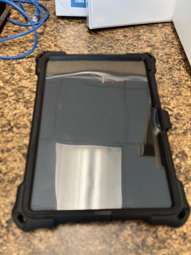 (1) IPAD 10.9 INCH 10TH GENERATION WITH CASE