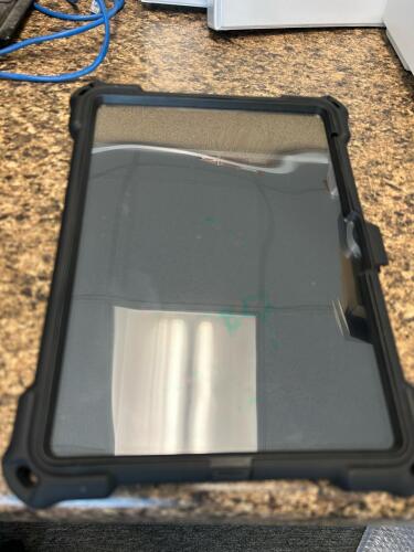 (1) IPAD 10.9 INCH 10TH GENERATION WITH CASE