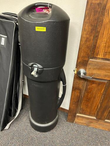(1) LARGE ROUND TRADE SHOW SHIPPING CASE