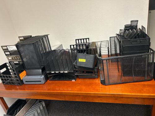 (1) LARGE LOT OF ASSORTED ORGANIZERS