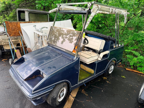 WESTERN ELECTRIC GOLF CART WITH WINDSHIELD, FOLDING CANVAS TOP, HEADLIGHTS, TWO-PERSON BENCH SEAT, REAR BAG PLATFORM, AND WHITE STEEL WHEELS. SELLER STATES BATTERY IS BAD BUT HE DOES HAVE A REPLACEMENT LITHIUM BATTERY FOR THIS CART.