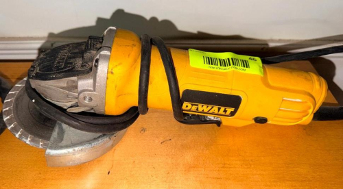 4-1/2" ANGLE GRINDER WITH METAL GRINDING WHEEL AND GUARD.