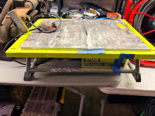 7" TABLETOP TILE SAW.