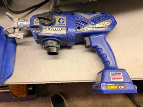 CORDLESS AIRLESS HANDHELD PAINT SPRAYER WITH ACCESSORIES.