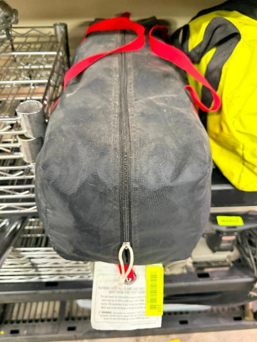 SMALL TENT W/ CARRY CASE.