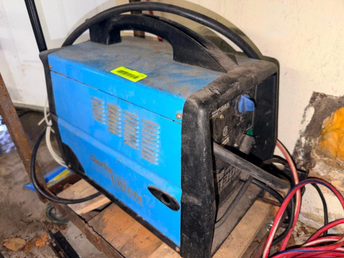 PORTABLE WIRE FEED MIG WELDER WITH BUILT-IN HANDLE, THERMAL OVERLOAD PROTECTION, VARIABLE WIRE FEED CONTROL, AND WELDING LEADS