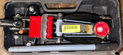 PORTABLE 2 TON FLOOR JACK W/ CASE.