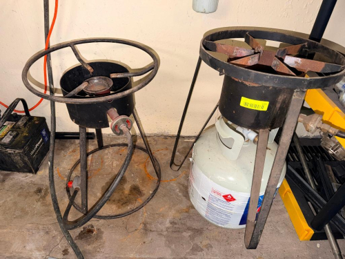 (2) TURKEY DEEP FRYER BURNER STANDS AND (1) PROPANE TANK