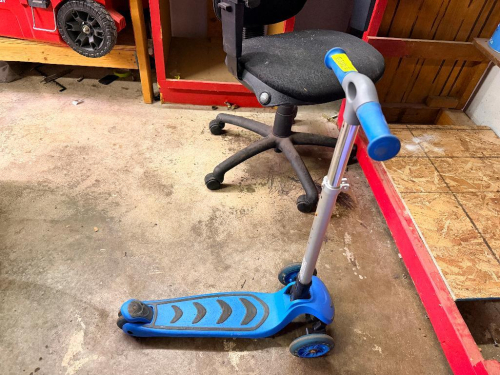 CHILDREN'S SCOOTER