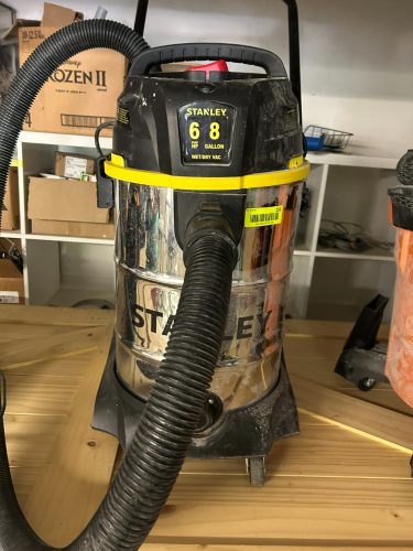 (1) STANLEY WET DRY VAC