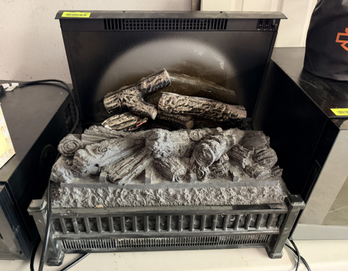 DIMPLEX ELECTRIC FIREPLACE INSERT WITH REALISTIC LOG SET AND FLAME EFFECT. FREESTANDING UNIT.
