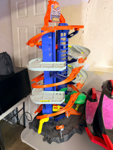 (1) LOT OF ASSORTED TOYS