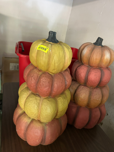 (1) LOT OF CHRISTMAS AND HALLOWEEN D&Eacute;COR